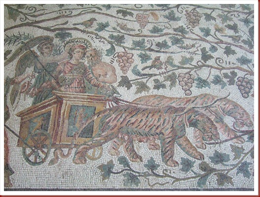 367 - Túnez, Museo Nacional del Bardo. Otro detalle del carruaje de Baco, del mosaico de las fotos precedentes. 367 - Túnez, Museo Nacional del Bardo. Otro detalle del carruaje de Baco, del mosaico de las fotos precedentes.
